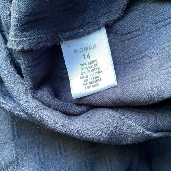 Navy Textured Stretch Capris size 14W - Picture 4 of 8